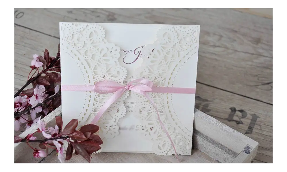 Einladungskarten Hochzeit Spitze Vintage Lasercut rosa