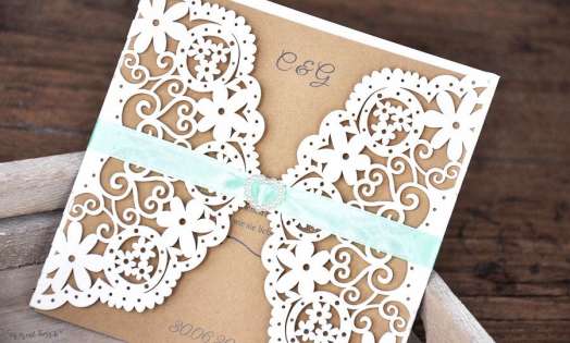 Einladung Hochzeit Vintage Lasercut Spitze Kraftpapier diy Blumen