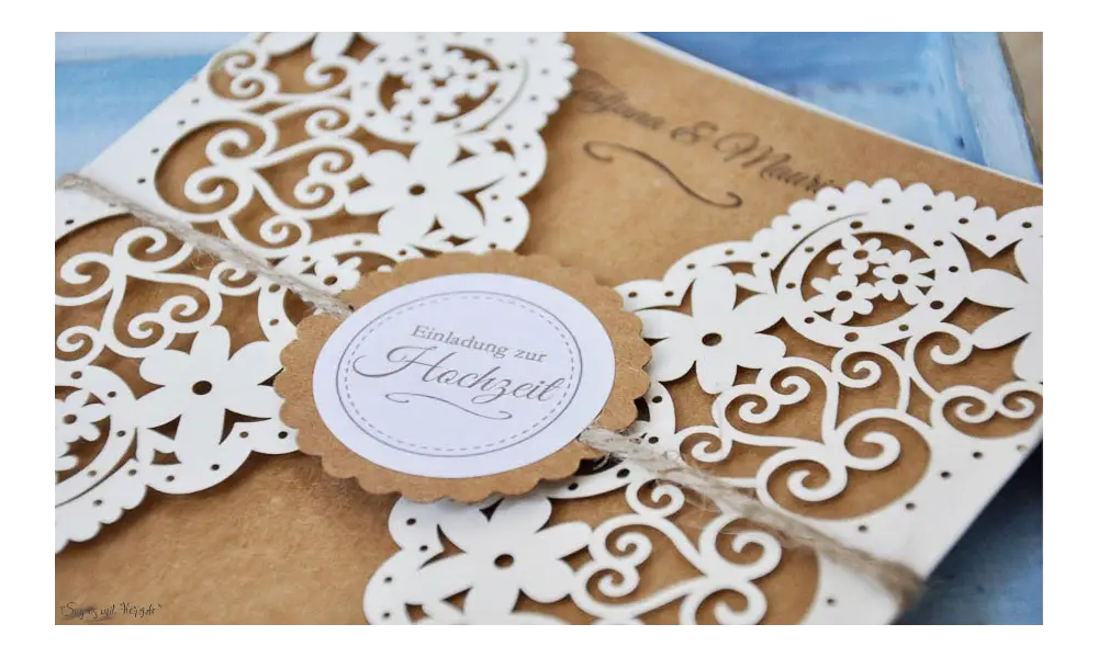 Einladung Hochzeit Vintage Lasercut Spitze Kraftpapier diy Blumen