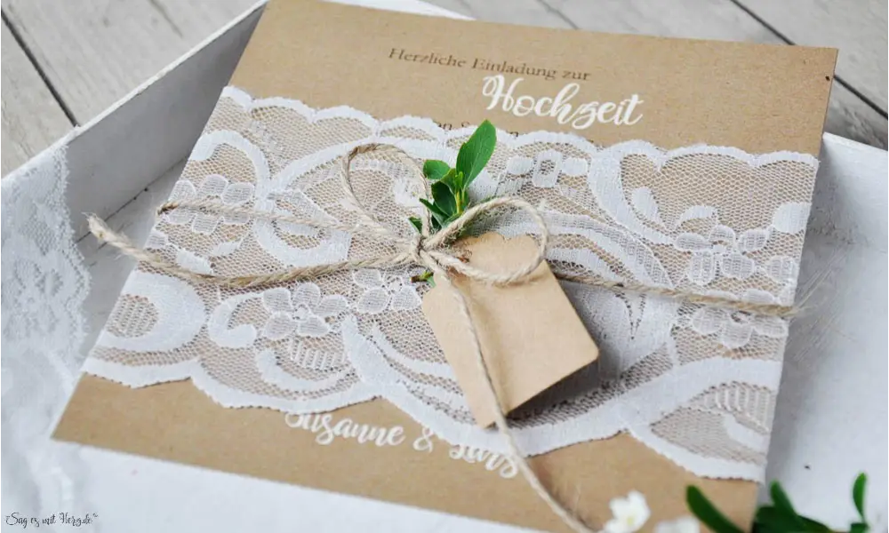 Einladungskarten Hochzeit Vintage Kraftpapier Spitze weiß rustikal edel