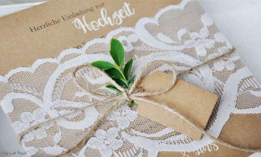 Einladungskarten Hochzeit Vintage Kraftpapier Spitze weiß rustikal edel