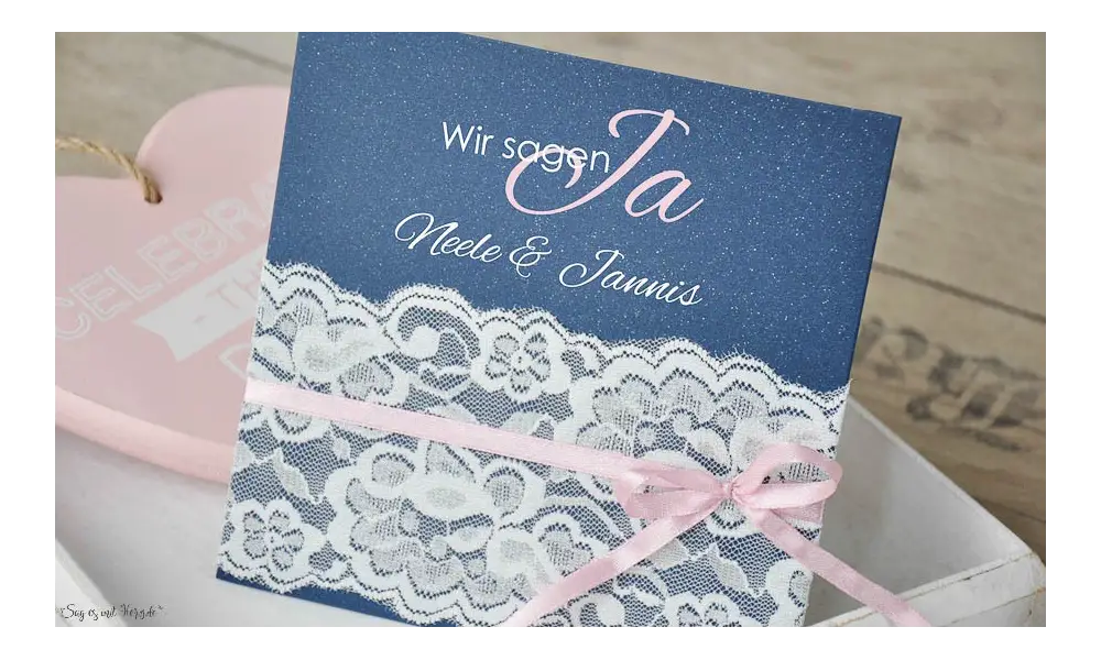 Vintage Einladungskarten Hochzeit blau mit Spitze weiß