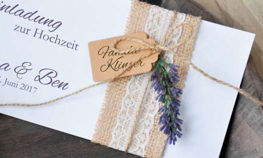 Einladungskarten Hochzeit Vintage Sackenleinen Spitze flieder lavendel