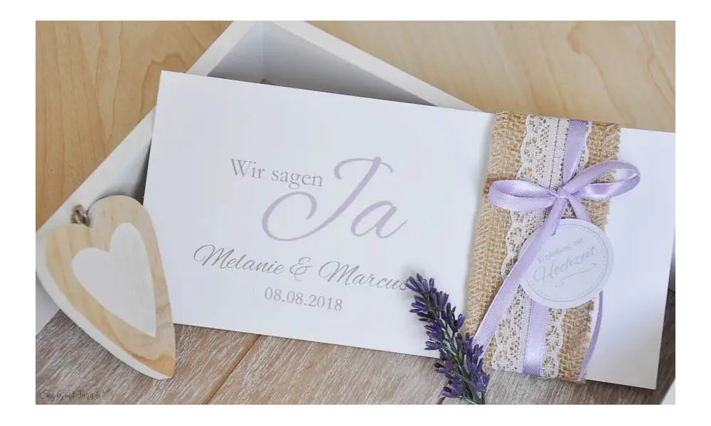 Einladungskarten Hochzeit Vintage Sackenleinen Spitze flieder lavendel
