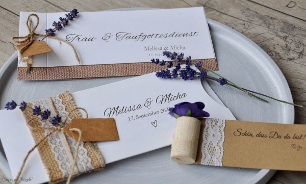 Einladungskarten Hochzeit Vintage Sackenleinen Spitze flieder lavendel