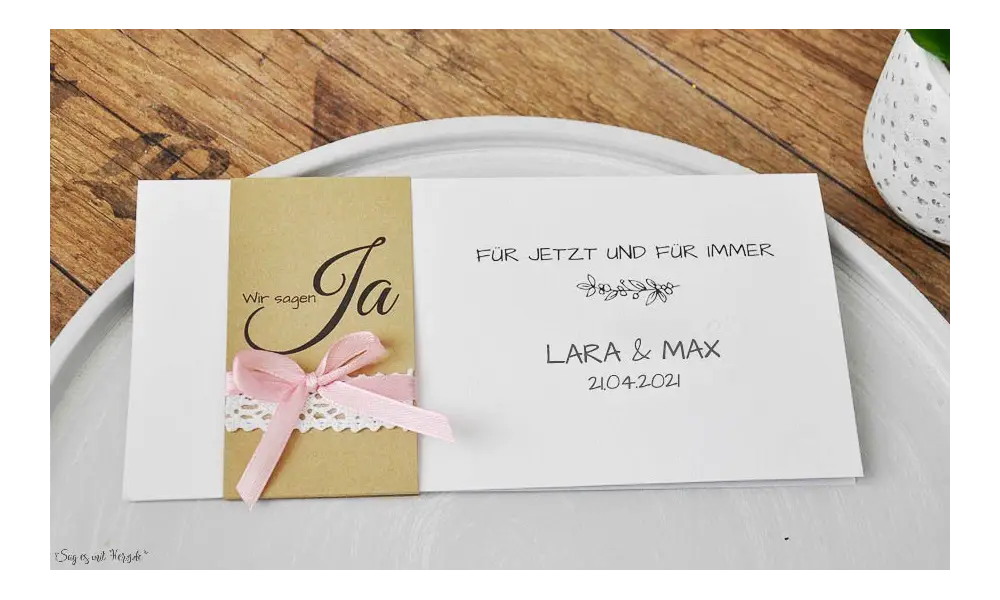 Vintage Einladungskarten Hochzeit Kraftpapier Banderole Spitze weiß rosa diy