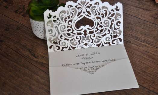 Einladungskarten Hochzeit Lasercut Spitze Pocketfold edel elegant weiß