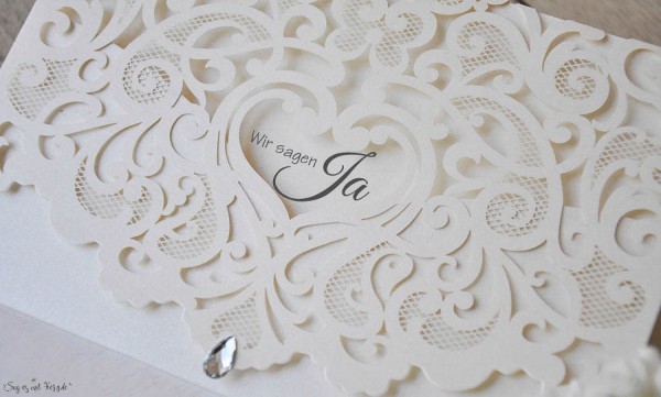 Einladungskarten Hochzeit Lasercut Spitze Pocketfold edel elegant weiß