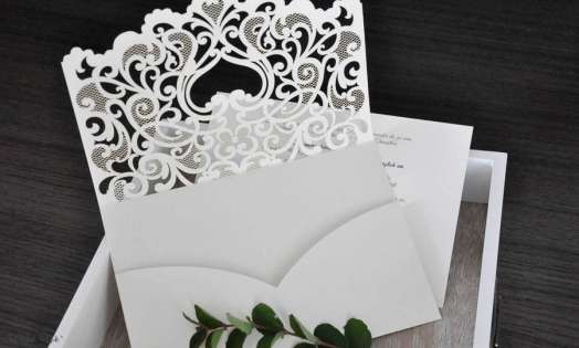 Einladungskarten Hochzeit Lasercut Spitze Pocketfold edel elegant weiß