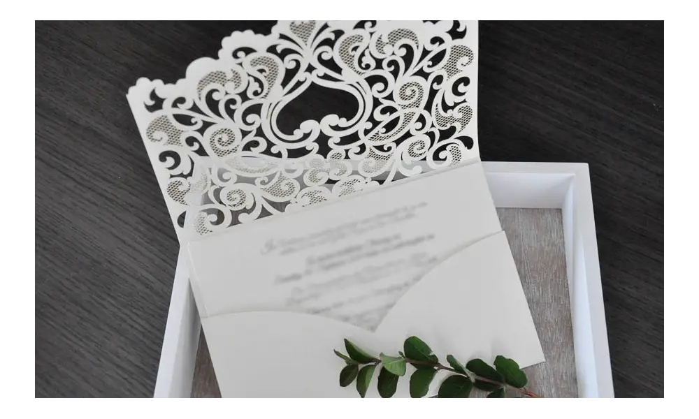 Einladungskarten Hochzeit Lasercut Spitze Pocketfold edel elegant weiß