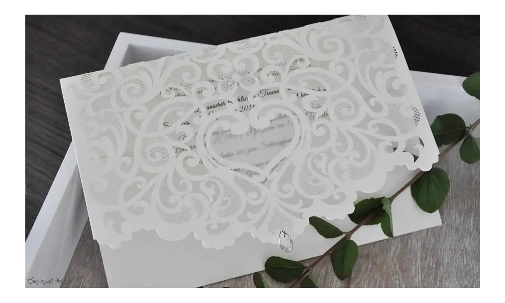 Einladungskarten Hochzeit Lasercut Spitze Pocketfold edel elegant weiß