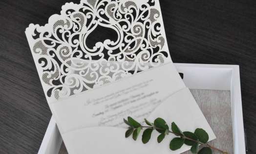 Einladungskarten Hochzeit Lasercut Spitze Pocketfold edel elegant weiß