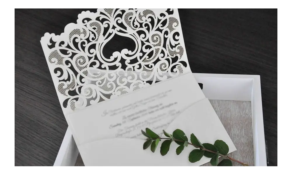 Einladungskarten Hochzeit Lasercut Spitze Pocketfold edel elegant weiß