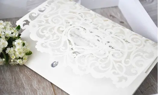 Einladungskarten Hochzeit Lasercut Spitze Pocketfold edel elegant weiß