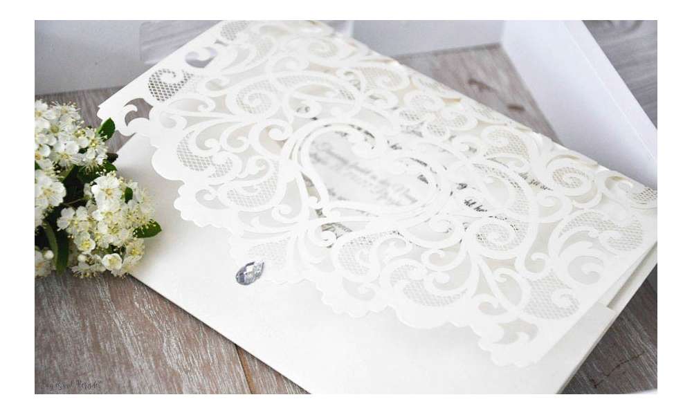 Einladungskarten Hochzeit Lasercut Spitze Pocketfold edel elegant weiß