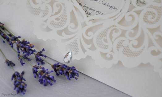 Einladungskarten Hochzeit Lasercut Spitze Pocketfold edel elegant weiß