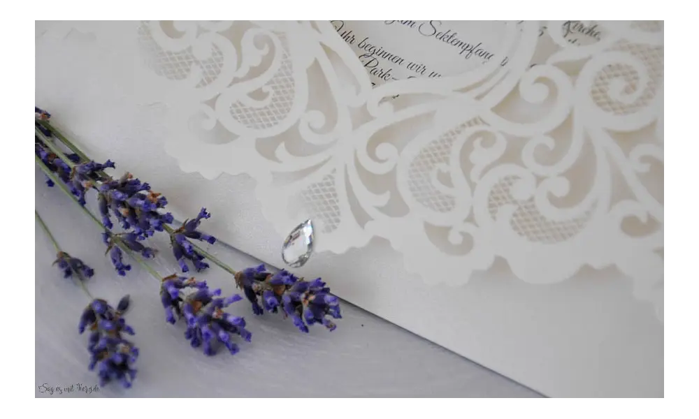 Einladungskarten Hochzeit Lasercut Spitze Pocketfold edel elegant weiß