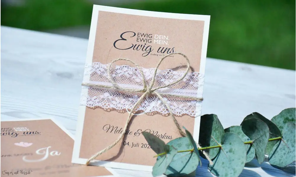 Hochzeitseinladung mit Spitze weiß Kraftpapier Vintage diy