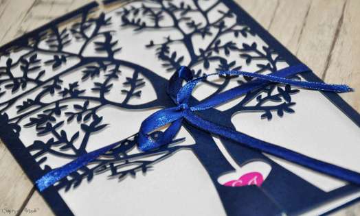 Hochzeitseinladungen Lasercut Spitze dunkelblau Baum Vintage navy blue Laserschnitt