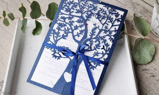 Hochzeitseinladungen Lasercut Spitze dunkelblau Baum Vintage navy blue Laserschnitt