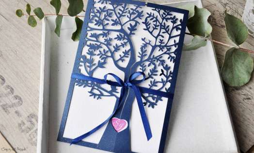 Hochzeitseinladungen Lasercut Spitze dunkelblau Baum Vintage navy blue Laserschnitt