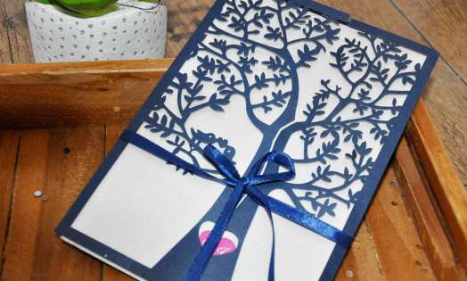 Hochzeitseinladungen Lasercut Spitze dunkelblau Baum Vintage navy blue Laserschnitt