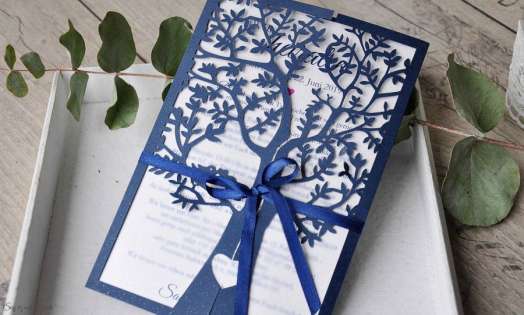 Hochzeitseinladungen Lasercut Spitze dunkelblau Baum Vintage navy blue Laserschnitt