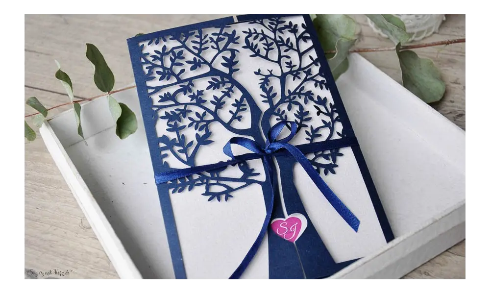 Hochzeitseinladungen Lasercut Spitze dunkelblau Baum Vintage navy blue Laserschnitt