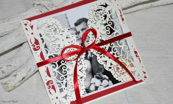 Einladungskarten Hochzeit rot Lasercut Spitze mit Foto Blumen floral