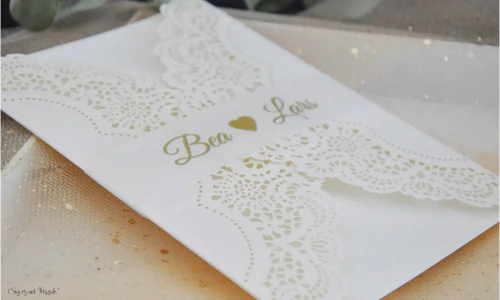 Lasercut Hochzeitskarten gestalten lassen, edle Vintage Spitze