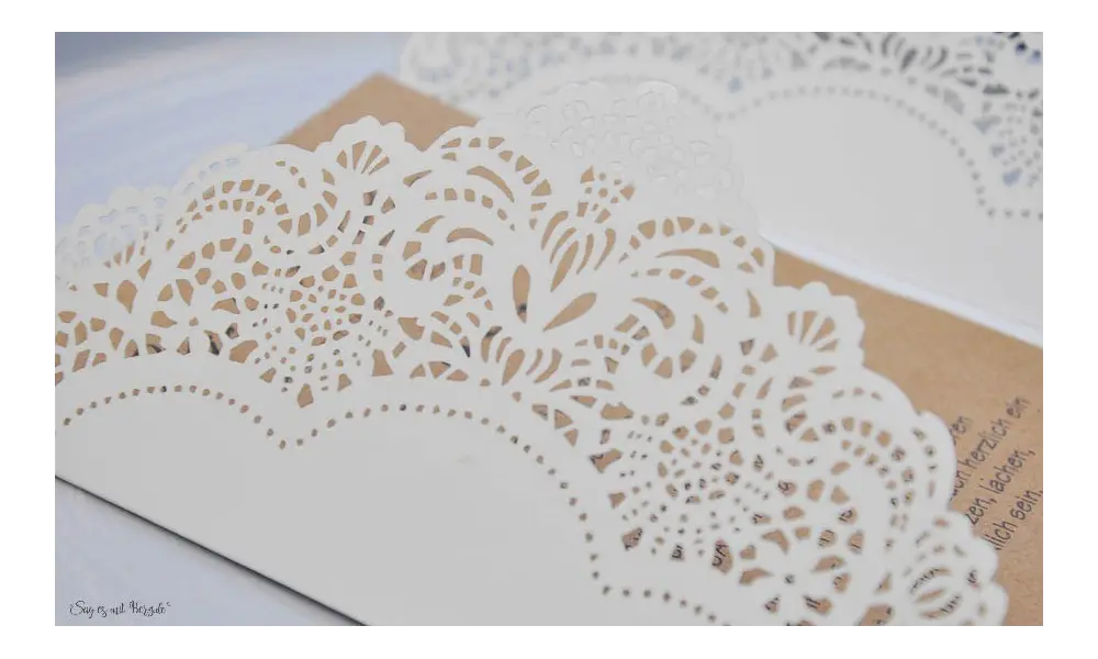 Lasercut Hochzeitskarten gestalten lassen, edle Vintage Spitze