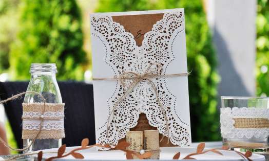 Lasercut Hochzeitskarten gestalten lassen, edle Vintage Spitze