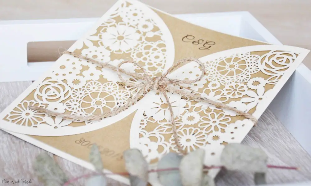 Laser cut Hochzeitseinladungen Blumen, Vintage Kraftpapier