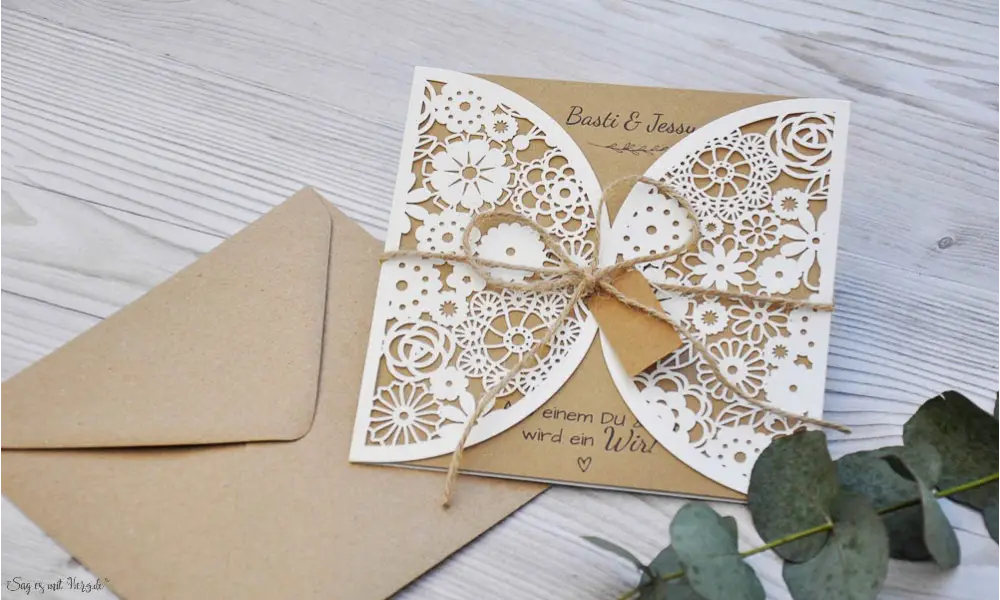 Laser cut Hochzeitseinladungen Blumen, Vintage Kraftpapier