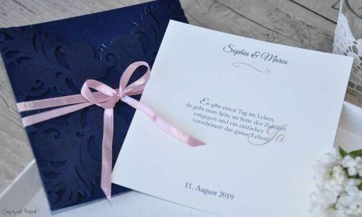 Edle Lasercut Einladungskarten Hochzeit Spitze blau rosa, navy blue, blush pink, Vintage