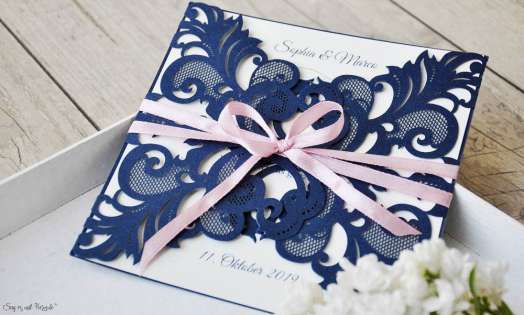 Edle Lasercut Einladungskarten Hochzeit Spitze blau rosa, navy blue, blush pink, Vintage