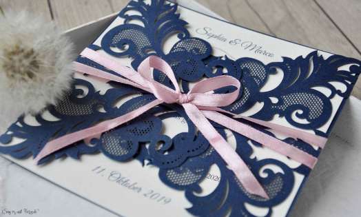 Edle Lasercut Einladungskarten Hochzeit Spitze blau rosa, navy blue, blush pink, Vintage