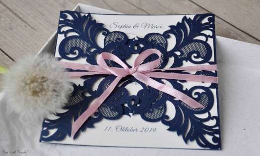 Edle Lasercut Einladungskarten Hochzeit Spitze blau rosa, navy blue, blush pink, Vintage