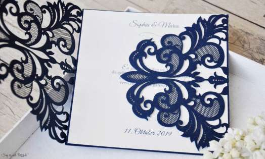 Edle Lasercut Einladungskarten Hochzeit Spitze blau rosa, navy blue, blush pink, Vintage
