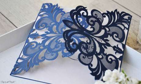 Edle Lasercut Einladungskarten Hochzeit Spitze blau rosa, navy blue, blush pink, Vintage