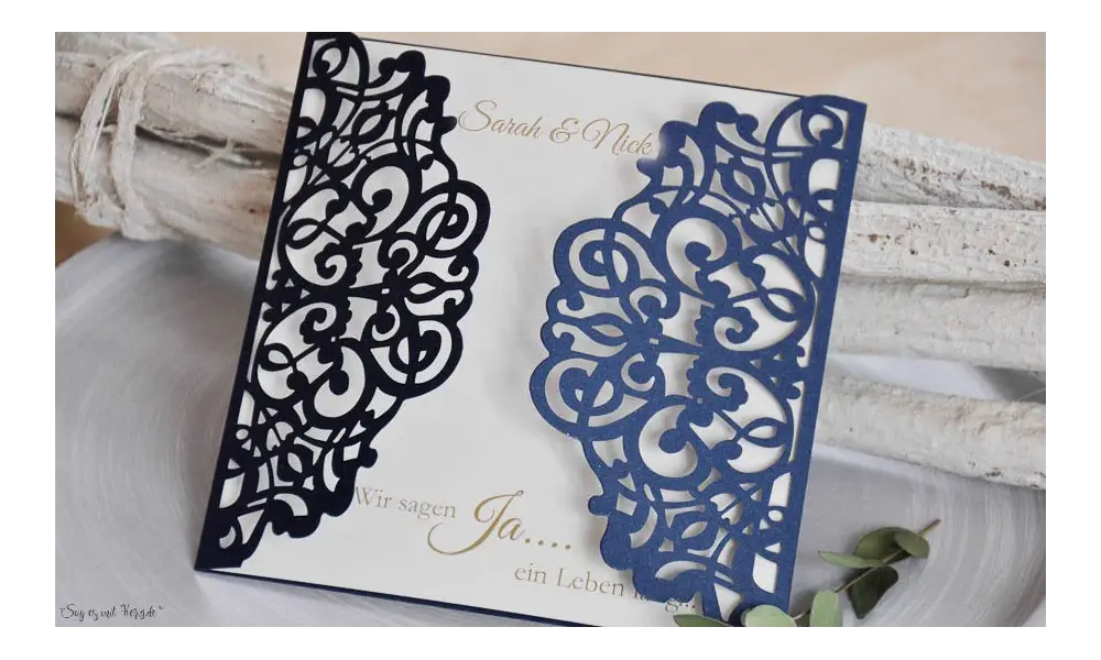 Einladungskarten Hochzeit Lasercut blau weiß Vintage Spitze