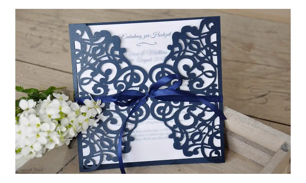 Einladungskarten Hochzeit Lasercut blau weiß Vintage Spitze