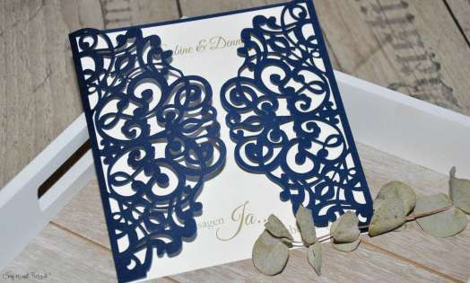 Einladungskarten Hochzeit Lasercut blau weiß Vintage Spitze