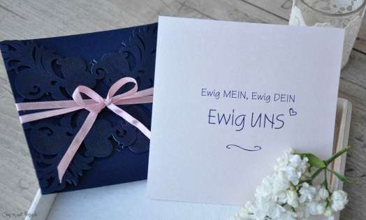 Einladungskarten Hochzeit Lasercut blau weiß Vintage Spitze