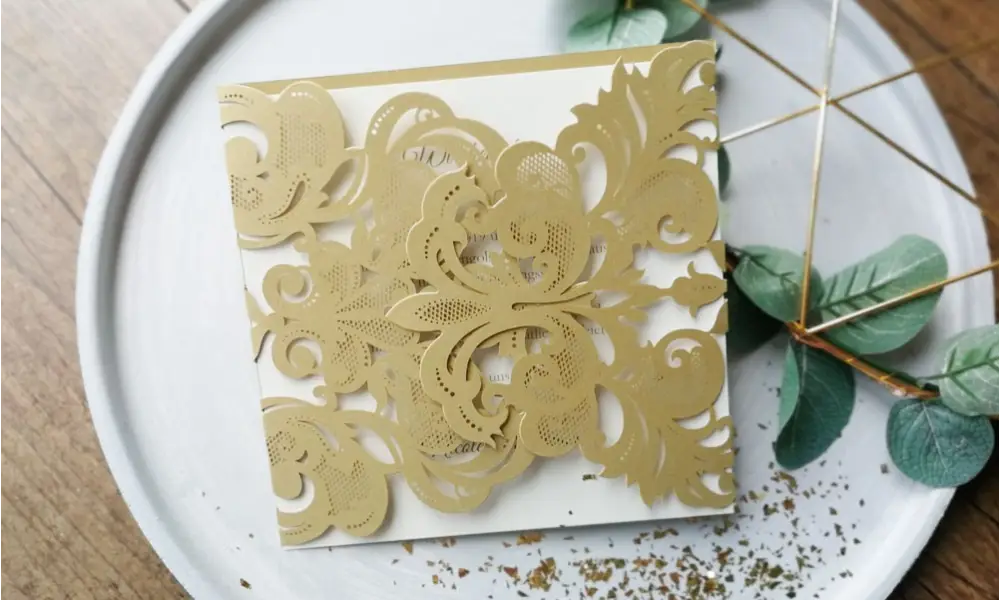 Einladungskarten Hochzeit gold weiß Laser cut