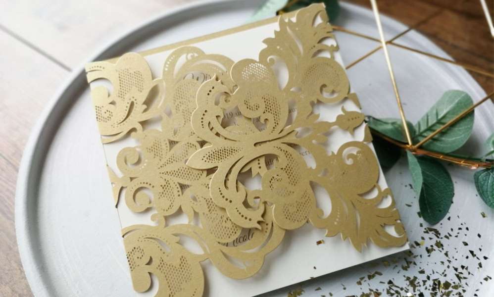 Einladungskarten Hochzeit gold weiß Laser cut