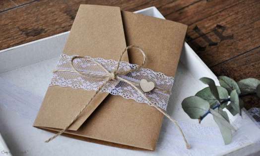 Pocketfold Hochzeitseinladungen diy Kraftpapier Spitze weiß Einladungskarten Hochzeit