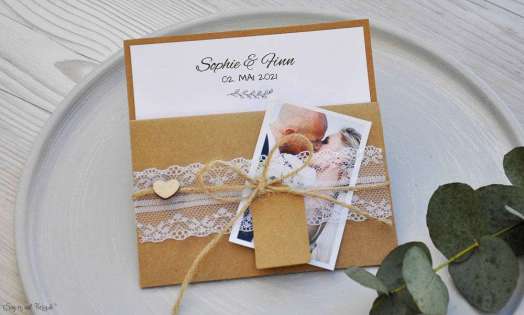 Einladungskarten Hochzeit Pocketfold Kraftpapier Vintage Spitze mit Foto