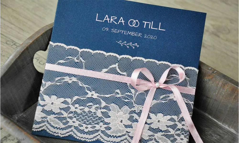 Einladungskarten Hochzeit dunkelblau rosa Spitze