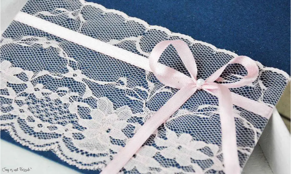 Einladungskarten Hochzeit dunkelblau rosa Spitze